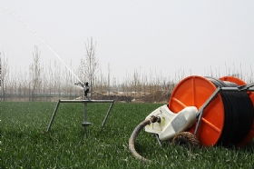 喷灌机 现代节水灌溉技术的关键设备